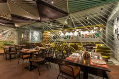 فضای داخلی رستوران ایتالیایی با مبلمان میکس الکتریک |  فضاهای گفتگو - دفتر خاطرات معماران
