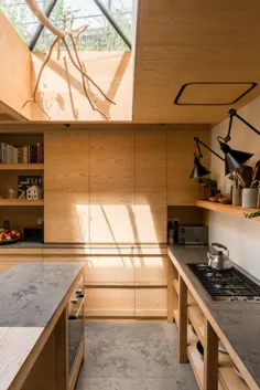 آشپزخانه هفته: آشپزخانه جمع و جور Sky-Lit یک معمار لندنی - Remodelista
