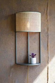 چراغ دیوارکوب با سایه چوب خیزران و قفسه فلزی توسط کالالو