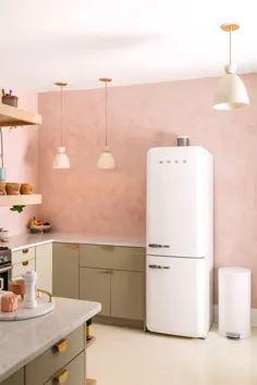 7 آشپزخانه صورتی که شما را مجاب می کند از کابینت های سفید دور شوید