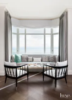 اتاق نشیمن خامه ای سنتی با پنجره خلیج |  لوکس داخلی + طراحی