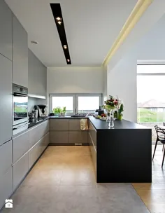 STYLOWY 2 - تحقق پروژه - Duża otwarta biała kuchnia w kształcie litery u w aneksie، styl nowoczesny - zdjęcie od DOMY Z WIZJĄ - nowoczesne projekty domów