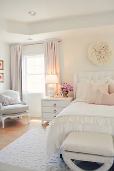 اتاق خواب زیبا و بالش های تزئینی رژگونه - رویای صورتی