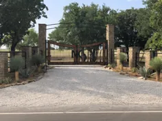 Swooping Iron & Wood Ranch Gate - دروازه آبردین