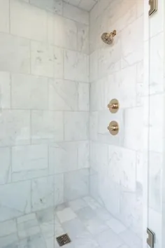 کیت دوش طلای براق با کاشی های دیواری مرمر مربع بزرگ - انتقالی - حمام
