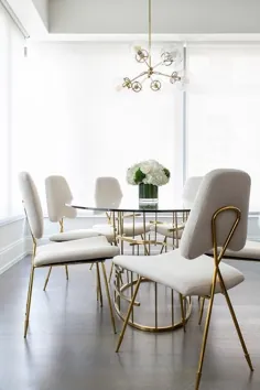 میز ناهار خوری بیضی شیشه ای و برنجی با صندلی های سفید و طلایی - معاصر - اتاق ناهار خوری