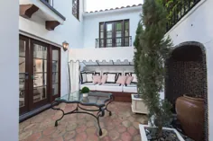 داخل را ببینید: خانه پاریس هیلتون در Sunset-Strip Hollywood Hills برای فروش به قیمت 4.8 میلیون دلار