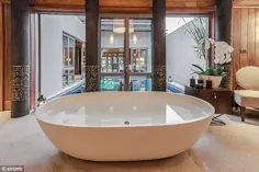 آرون پل و همسرش لورن با 30 میلیون دلار Airbnb در تایلند اقامت دارند