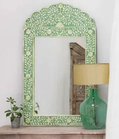 قاب آینه استخوانی سفید و سبز
