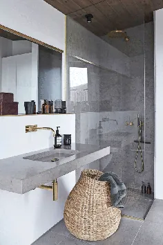 حمام اسکاندیناوی در رنگ های خاکستری