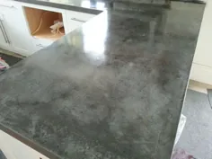 پدر از پیشخوان آشپزخانه دراب خسته شده و آن را به میز بتونی باشکوه DIY تبدیل می کند