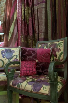 صندلی های بازو گل دار و نقاشی شده با دست