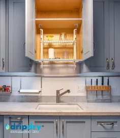 خشک کردن قفسه های بالای سینک ظرفشویی داخل کابینت آشپزخانه.  کابینت پنهان |  اتسی
