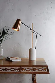 10 چراغ رومیزی که برای دفتر خانه شما مناسب هستند (یا خواندن گوشه)