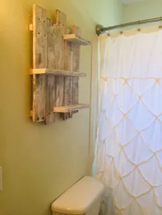 قفسه های حمام چوبی روستیک ، لبه سفید 3 قفسه بیش از توالت قفسه های باز شیک شیب شیک و سفید دکوراسیون چوبی بازسازی شده