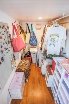 Woman's Dream Tiny House حتی کمد لباس مجلسی دارد