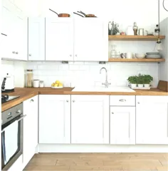 آشپزخانه مدرن و سفید با کف چوبی و میز کار # & # 39؛  & # 39؛  آشپزخانه و # ...