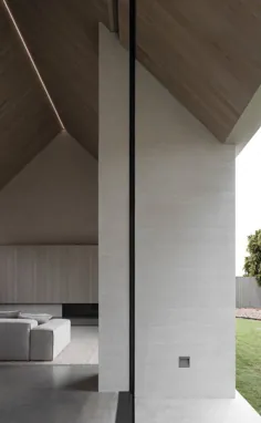 معماران آدام کین کلبه متروکه را به خانه ای مینیمال در استرالیا تبدیل می کنند