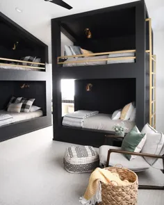 کاتلین فیلد - طراح یوتا در اینستاگرام: "وقتی شما نیاز دارید که یک جمعیت را بخوابید ، یک اتاق دو طبقه راهی برای رفتن است؟  این اتاق خواب از #midwaymodernfarmhouse ما دارای 4 تخت ملکه و 2... "