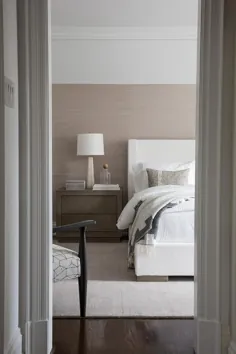 تخت سفید ملافه با تختخواب چوبی شاه ماهی - انتقالی - اتاق خواب