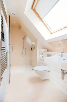 21 ایده و عکس زیبا برای طراحی اتاق زیر شیروانی حمام