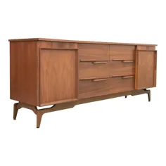 Credenza مدرن قرن ، سبک ولادیمیر کاگان