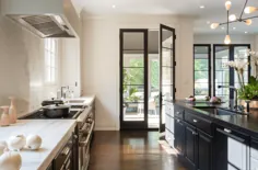 نوسازی آشپزخانه سیاه و سفید یک خانه مدرن