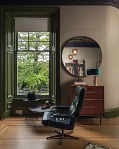 فضای داخلی تاریک و مودی را دوست دارید؟  ما فکر می کنیم شما با استفاده از Farrow & Ball عاشق این طراحی اتاق نشیمن خواهید شد